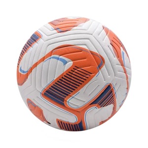 Ballon de football avancé conçu pour des passes précises, des tirs puissants et des compétences en manipulation du ballon - Product Image 4