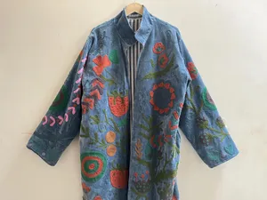 Chaqueta Larga Bohemia de Terciopelo Azul Claro con Bordado Floral Estilo Bohemio, Manga Larga, Cuello Alto, Ropa de Abrigo para Invierno - Product Image 1