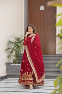 Robe Anarkali de luxe brodée Zari pour femmes, tenue ethnique richement ornée avec dupatta, collection pour mariage. - Product Image 4