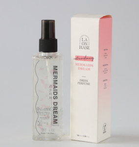 น้ำหอมฉีดผ้า SILKY SEOUL กลิ่นหอมติดทนนาน สำหรับเสื้อผ้า สิ่งทอ และเครื่องแต่งกาย พกพาสะดวก กลิ่นพรีเมียม - Product Image 2