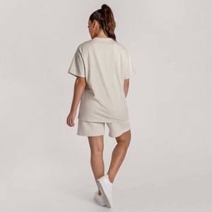 Vêtements pour femmes personnalisés, t-shirt décontracté d'été et ensemble court en deux pièces, ensemble court en deux pièces pour femmes - Product Image 3