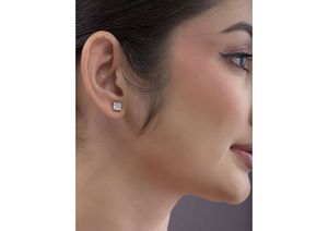 Élégantes boucles d'oreilles clous en diamant de laboratoire taille princesse, plaqué or 18 carats, certifiées IGI, idéales pour les fêtes, les cérémonies religieuses et les commémorations - Product Image 5