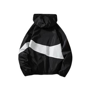Nouvelle conception Veste de pluie imperméable légère à capuche pour hommes Vente en gros Veste de randonnée coupe-vent - Product Image 2