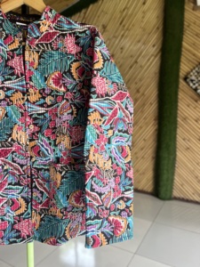 เสื้อแจ็คเก็ตผ้าฝ้ายพิมพ์ลายดอกไม้เย็บมือสำหรับผู้หญิง |   เสื้อโค้ทฤดูหนาวน้ำหนักเบาเนื้อนุ่ม |   เสื้อแจ็คเก็ตดีไซน์ลำลองมีกระเป๋าด้านหน้า - Product Image 3