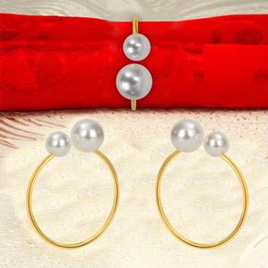 Anillos para servilletas de metal y cuentas blancas que hacen que las servilletas de tela reutilizables se sientan más cuidadosamente elaboradas y atractivas, fomentando hábitos sostenibles. - Product Image 2