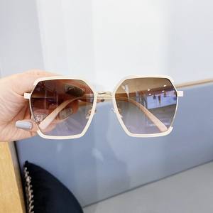 2024 Custom logo Luxury Sun Glasses Half <b>Frame</b> Fashion Luxury Glasses High Quality Wholesale Woman Glasses - Product Image 4