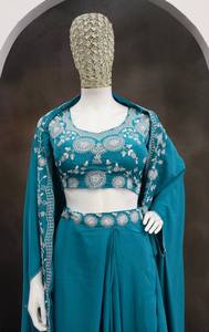 Prepárate para las fiestas con nuestro nuevo conjunto indio-occidental de tres piezas con bordados y detalles de bordado. - Product Image 4