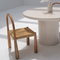 Table à manger Vandana Aureo Flux en micro-béton avec un design minimaliste moderne