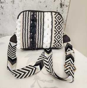 Sac messager pour femme en coton Dari tissé à la main, sac à bandoulière zippé, sangle tressée, pompon, multicolore, en tissu de coton artisanal touffeté - Product Image 1