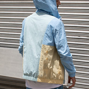 Conjunto Deportivo de Dos Piezas con Logotipo Personalizado, Chaqueta Cortavientos con Cremallera y Pantalones Cortos de Poliéster para Hombre - Product Image 2