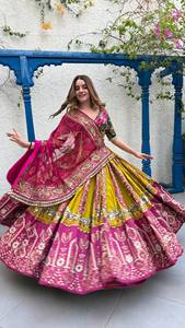 Ensemble Ghagra Choli multicolore pour Navratri, en coton mousseline épais imprimé, orné de miroirs, avec dentelle Latkan et jupe évasée de quatre mètres, robe ethnique - Product Image 3