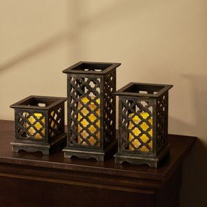 Porte-bougie votif en métal unique, soigneusement conçu pour enrichir le décor avec une lumière chaleureuse et un attrait artisanal. - Product Image 5