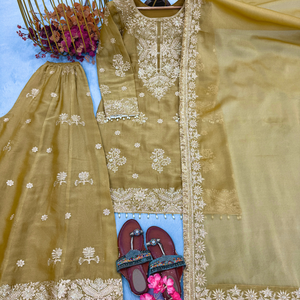 Ensemble haut en soie pure mousse 3mm avec travail de sequins, rivets et perles, pantalon palazzo évasé, dupatta en dentelle sur quatre côtés et bordure perlée KW 1163 - Product Image 6