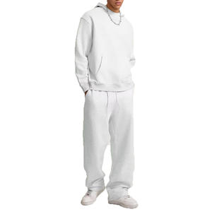 Survêtement minimaliste surdimensionné à coupe évasée, avec une coupe ample moderne, un design sans coutures et une détail évasé discret pour un look élégant. - Product Image 5