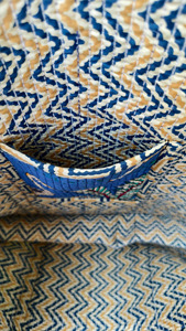 กระเป๋าโท้ทผ้าฝ้ายสีน้ำเงินคุณภาพพรีเมียม พร้อมลายเสือดาว  กระเป๋าสะพายไหล่แบบมีซิปปิด  งานแฮนด์เมด - Product Image 6