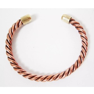 Brazalete de Cobre Trenzado Estilo Vintage con Detalles en Latón, Brazalete de Cobre Hecho a Mano en Venta - Product Image 1