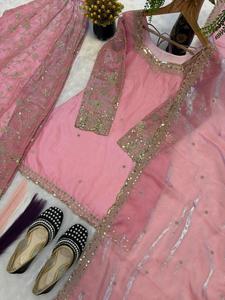 Elegante Conjunto Tradicional de Garara de Seda Rosa Brillante con Bordado Pesado de Zari, Estilo Pakistaní, Diseño de Diseñador, para Bodas y Fiestas, Salwar Kameez - Product Image 2