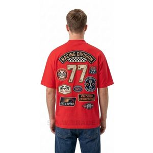T-shirts rouges à épaules tombantes avec impression graphique du numéro de division de course à l'avant et à l'arrière, style streetwear automobile décontracté - Product Image 2