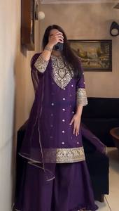 Conjunto de Top y Pantalones Palazzo de Estilo Tradicional para Mujer, con Bordado de Lentejuelas en Faux Georgette, Diseño de Alta Costura, con Dupatta - Product Image 3