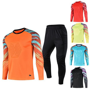 Ensemble d'uniformes de football personnalisés, maillot de football classique, ensembles d'uniformes de football, ensemble de maillots de football, uniforme de football - Product Image 4