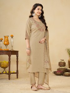 Elegante Conjunto de Kurti y Pantalón de Seda Marina Bordado, Sin Arrugas, Elástico, con Dupatta de Maslin y Trabajo de Hilo Multicolor Hecho a Mano - Product Image 2