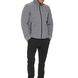 Chaqueta Acolchada de Moda Unisex con Cuello Alto, Diseño de Camuflaje y Parches, Estilo Urbano, de la Mejor Calidad, con Cierre y Forro Cálido para Invierno - Product Image 1