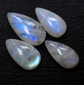 Cabujón de piedra lunar arcoíris blanca natural al por mayor, gema lisa de alta calidad para la fabricación de joyas, disponible en forma de pera. - Product Image 1