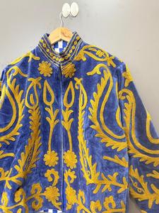 Chaqueta de terciopelo estilo indio con bordado floral azul y dorado, abrigo de invierno para mujer, corte regular, bordado a mano - Product Image 4