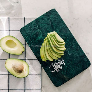 Planche à découper élégante en marbre avec finition moderne ajoutant une touche sophistiquée à l'environnement de cuisine - Product Image 1