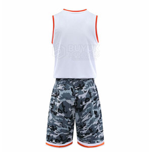 Ensemble d'uniformes de basketball personnalisés pour hommes pour le camp d'entraînement avec une coupe athlétique moderne, tissu respirant 100% polyester - Product Image 2