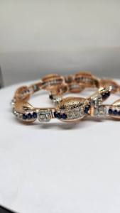 Oro Rosa de 14K 10.80 Ct. Brazalete de Diamantes Cultivados en Laboratorio con Corte Brillante, Piedra Azul HPHT GH, Certificado IGI, Chapado en Rodio, Brazalete Fino - Product Image 5