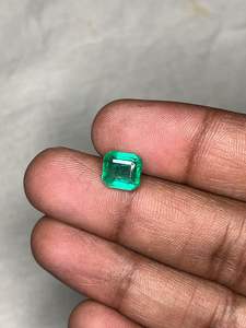 พลอยมรกตธรรมชาติจากแซมเบีย ทรงแอสเชอร์และทรงแปดเหลี่ยมเจียระไน ขนาด 8 มม. น้ำหนัก 2.5 กะรัต สำหรับทำเครื่องประดับ - Product Image 4