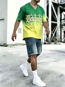 Conjunto de 2 Piezas de Ropa Urbana para Hombre: Camiseta con Cuello en V y Estampado de Letras Góticas en Degradado Verde y Amarillo y Pantalones Cortos Cargo de Mezclilla - Product Image 4