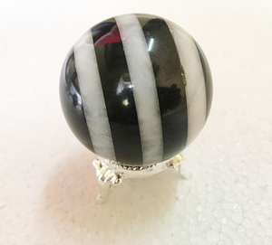 Esfera de Ágata Blanca y Negra, Piedra Preciosa Natural Hecha a Mano, Cristal Impermeable para Decoración del Hogar, Exportaciones de Cristal de Gujarat-Amayra - Product Image 6
