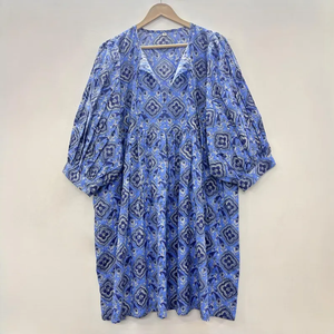 Blusa de Algodón Ecológico con Estampado Floral Hecho a Mano, Cuello en V, Manga 3/4, Encaje, Volantes Hechos a Mano, Lavable, Resistente a las Arrugas, Estilo Chinoiserie - Product Image 1