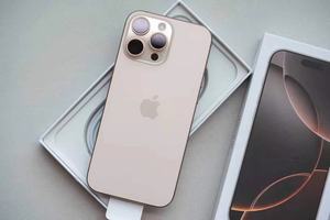 Téléphone d'occasion de marque d'origine pour iPhone 16 Pro Max 256 Go 6,3 pouces débloqué 1 SIM, excellente qualité, compatible GSM CDMA LTE, 8 Go de RAM - Product Image 2