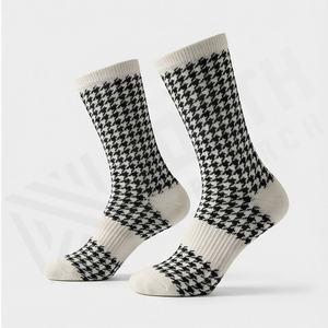 Calcetines Deportivos Personalizados de Algodón para Mujer, con Diseño de Letras Jacquard, Transpirables, Suaves, Modernos, para Gimnasio, Deportes, Color Personalizado - Product Image 3