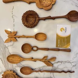 Cuillères en bois sculptées à la main en gros, motif triple fleur, 16 cm, en frêne, acacia et bois de rose, cuillères artisanales, fournisseur Vietnamien - Product Image 4