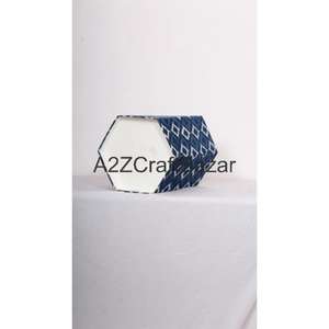Cubo de Basura Plegable Hexagonal Abierto de Cartón y Tela de Algodón con Diseños Decorativos Elegantes para Uso en Interiores/Exteriores - Product Image 5