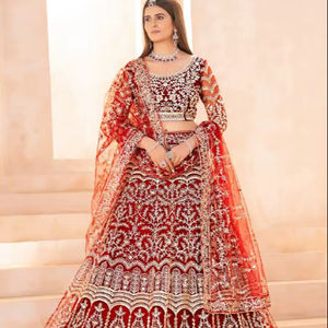Lehenga Choli traditionnel, richement brodé, aux couleurs vibrantes, fabriqué à partir de matériaux recyclés pour les célébrations de Diwali - Product Image 1