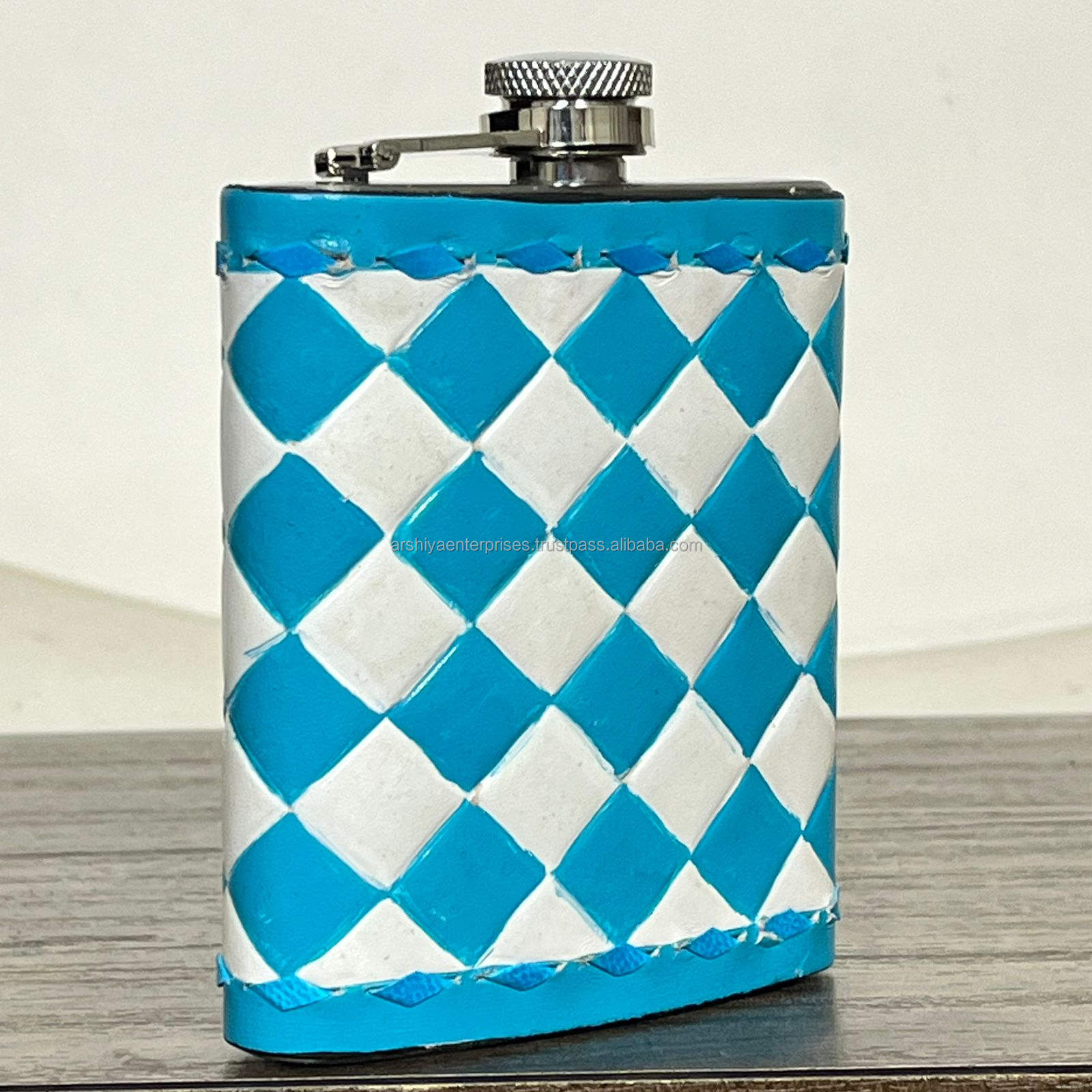 Turquoise et blanc à carreaux