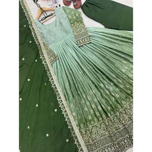 ชุดราตรี anarkali มี dupatta และพื้นแฟนซีสำหรับงานปาร์ตี้ - Product Image 4