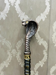 Bastón con Cabeza de Cobra Tallada a Mano en Latón y Madera de Haya |   Bastón de Serpiente de Arte Popular Original - Product Image 3