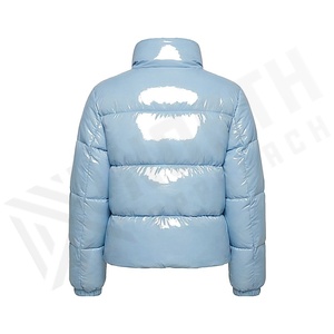 เสื้อแจ็คเก็ตพัฟเฟอร์สีฟ้าอ่อนแบบมีซับใน แต่งกระดุมซิป คอตั้ง แขนยาว ความยาวสั้น ผลิตจากโพลีเอสเตอร์ สำหรับผู้หญิง เหมาะสำหรับฤดูหนาว - Product Image 2