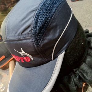 นี่คือหมวกเบสบอลสีดำที่มีโลโก้สีขาว - Product Image 5