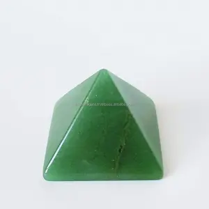 Vente en gros de pyramide de jade vert pyramide de cristal chakra de guérison chakra pyramide de guérison en cristal à vendre