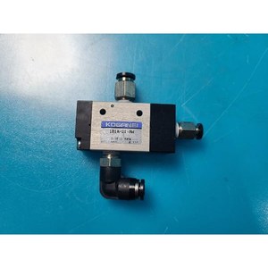 Válvula Solenoide de 3 Puertos Koganei 181A-21-8W, Usada, Piezas de Equipos Legacy Semiconductor - Product Image 2