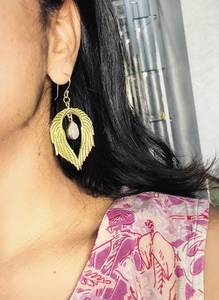 Boucles d'oreilles tribales vintage en laiton avec mandala et quartz rose, légères, pour femmes, avec attaches dorées, idéales pour les anniversaires - Product Image 3