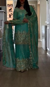 Nouveau style indien Shalwar Kameez, spécial soirée Dubaï, broderie lourde, en soie Georgette, haut non cousu réversible, Sharara et Dupatta - Product Image 4