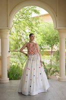 Chaniya Choli en coton pur brodé et entièrement cousu de qualité supérieure pour Navratri, provenant d'un exportateur et fournisseur indien